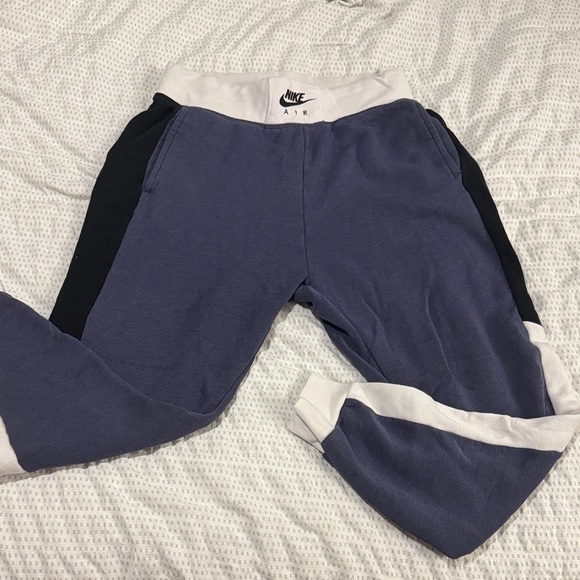 Nike Women’s PURPLE and White Joggers - Picture 1 of 3